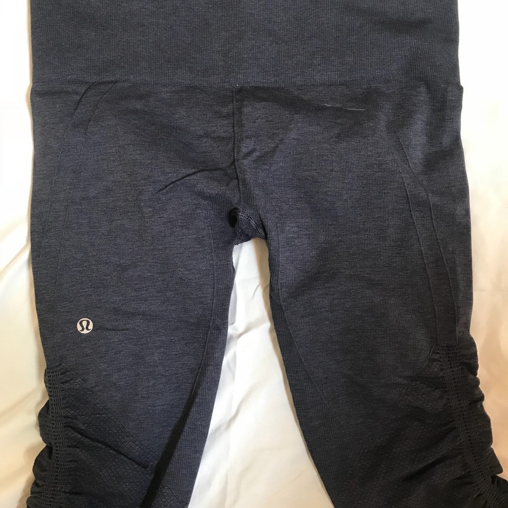 lululemon navy/gray cropped legging